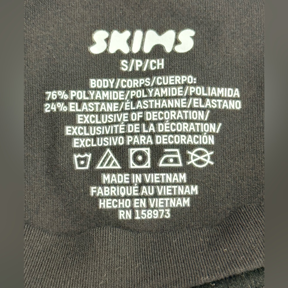 SKIMS Black Fits Everybody fitted, butter soft T-shirt. Size M. NWT. Retail $48.